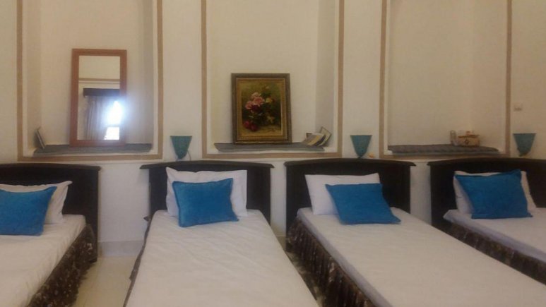 هتل ادیب‌ الممالک یزد اتاق چهار تخته