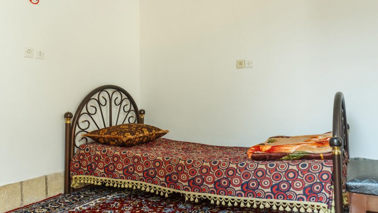اقامتگاه سنتی سرای اوروزا یزد اتاق یک تخته