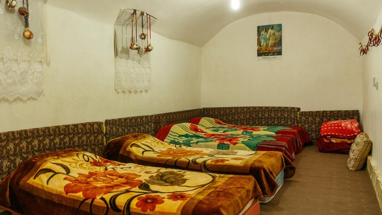 اقامتگاه سنتی خانه خشتی یزد اتاق چهار تخته