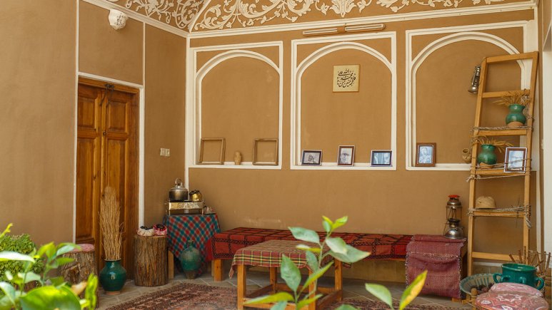 اقامتگاه بوم‌گردی نارنجستان یزد فضای داخلی اقامتگاه 4