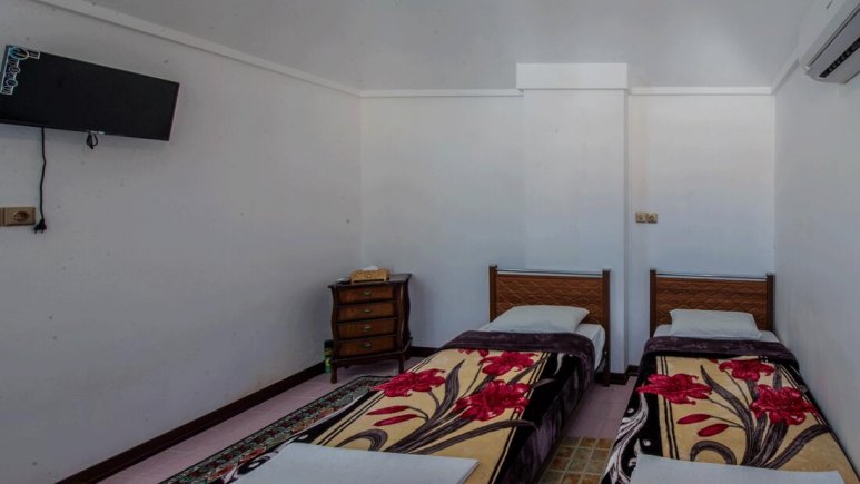 اقامتگاه سنتی آمیرزا کاشان اتاق دو تخته تویین بدون سرویس بهداشتی اختصاصی 1