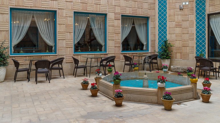 هتل وکیل شیراز فضای بیرونی هتل 1