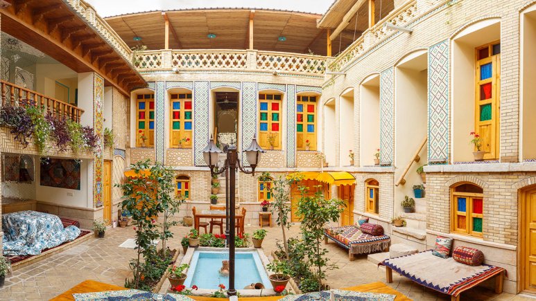 اقامتگاه بوم‌گردی سرای همایونی شیراز فضای داخلی اقامتگاه  1