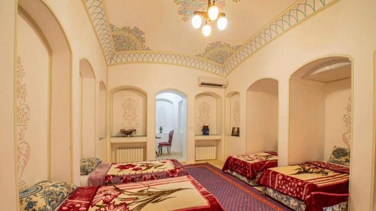 اقامتگاه سنتی امیر السلطنه کاشان اتاق پنج تخته شبستان