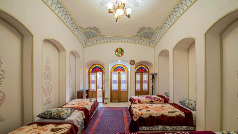 اقامتگاه سنتی امیر السلطنه کاشان اتاق پنج تخته شبستان