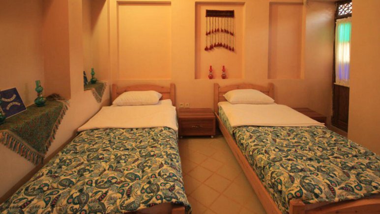 اقامتگاه سنتی ماه منیر شیراز اتاق دو تخته تویین 1