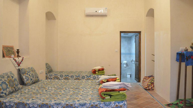 اقامتگاه سنتی کوشک فردوس کاشان اتاق سه تخته گوشواره راست