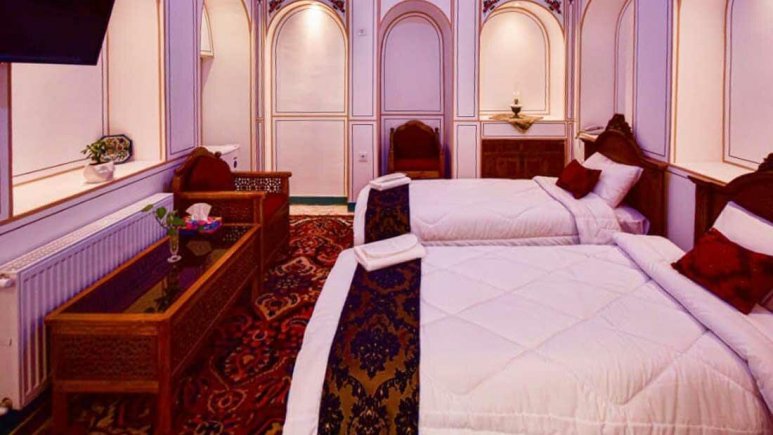 اقامتگاه سنتی یاس اصفهان اتاق دو تخته تویین شمعدونی