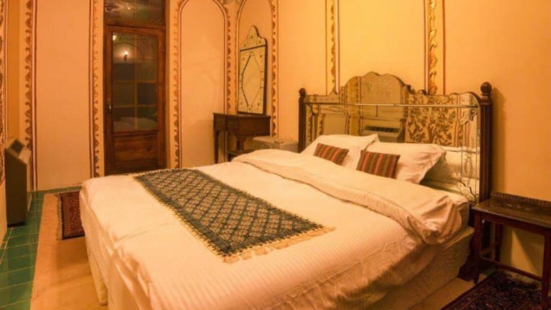 اقامتگاه سنتی معتمدی اصفهان اتاق دو تخته دابل اورنگ