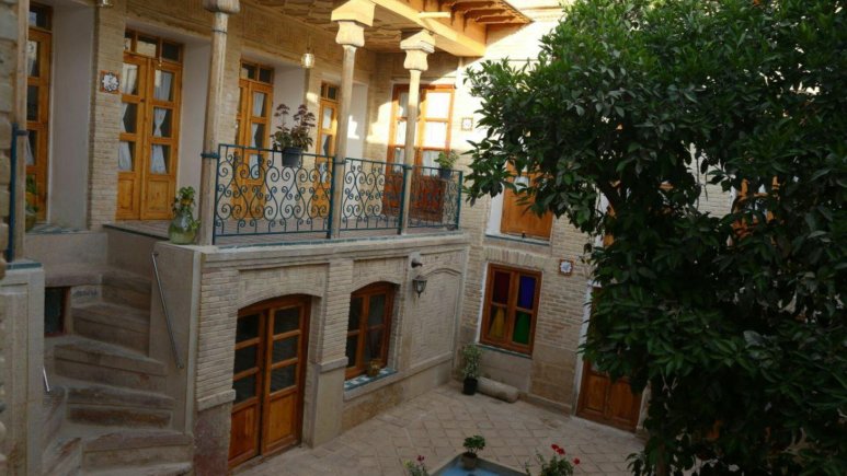 اقامتگاه سنتی هشت گنج شیراز نمای بیرونی