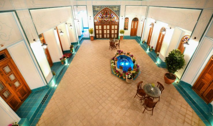 اقامتگاه سنتی شیخ لطف الله اصفهان فضای محوطه 2