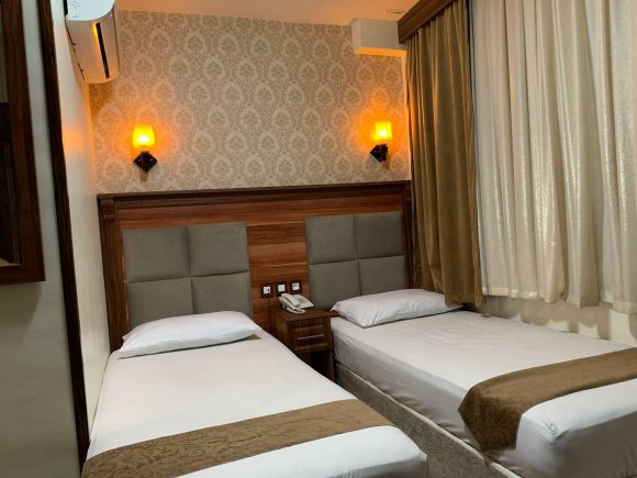 هتل کاخ زیبا تهران اتاق دو تخته تویین