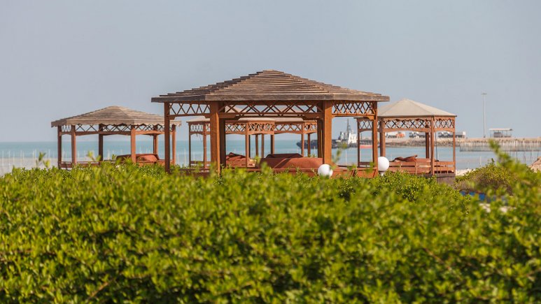 هتل ساحلی خلیج فارس قشم  فضای بیرونی هتل