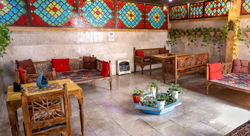 هتل یاقوت شرق مشهد چایخانه سنتی