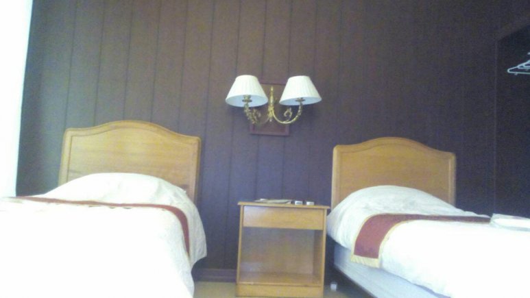 هتل سنگی اورامان سنندج اتاق دو تخته تویین